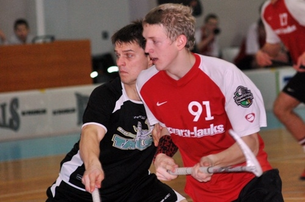 FK «Bauska» florbolisti 2. martā Talsos pēdējās minūtēs atguva divus vārtus un papildlaikā uzvarēja «Talsi/Triobet» komandu ar rezultātu 5:4. Baušķenieku uzvara ļāva FK «Bauska» noslēgt izslēgšanas spēļu sēriju savā labā ar 3:2. Tagad...
Autors: Uldis Varnevičs