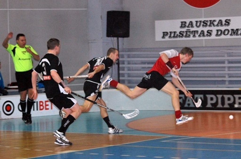 FK «Bauska» florbolisti 2. martā Talsos pēdējās minūtēs atguva divus vārtus un papildlaikā uzvarēja «Talsi/Triobet» komandu ar rezultātu 5:4. Baušķenieku uzvara ļāva FK «Bauska» noslēgt izslēgšanas spēļu sēriju savā labā ar 3:2. Tagad...
Autors: Uldis Varnevičs