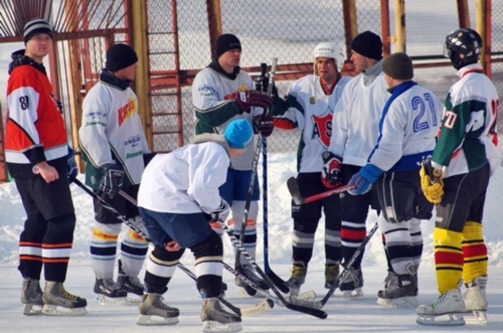 Ledus laukuma spēļu līdzjutēji un dalībnieki 26. februārī pulcējās Bauskas novada sporta bāzē, kur notika sporta centra «Mēmele» kausa izcīņa hokejā. Spēles hokeja laukumā notika līdz puspieciem vakarā. n «Gailīšu 1» komandai šoreiz nācās...
Autors: Uldis Varnevičs