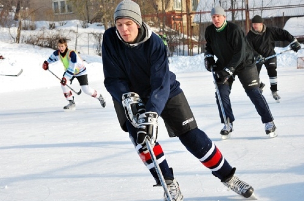 Ledus laukuma spēļu līdzjutēji un dalībnieki 26. februārī pulcējās Bauskas novada sporta bāzē, kur notika sporta centra «Mēmele» kausa izcīņa hokejā. Spēles hokeja laukumā notika līdz puspieciem vakarā. n «Gailīšu 1» komandai šoreiz nācās...
Autors: Uldis Varnevičs