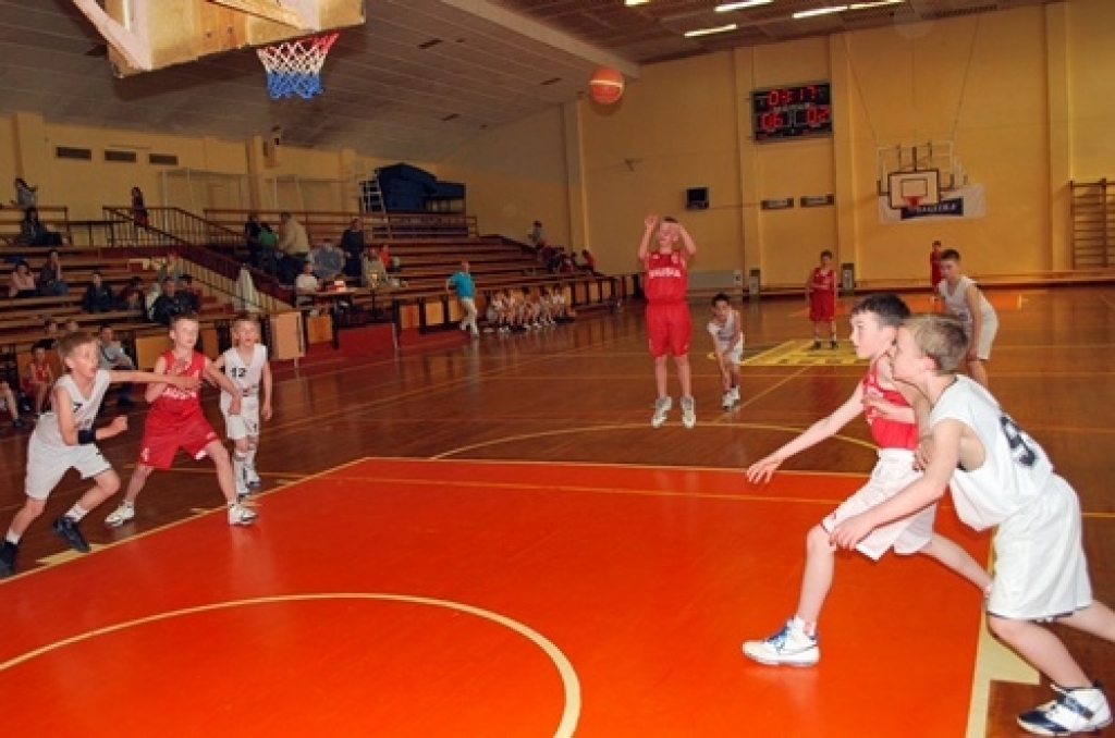 Sporta skolas «Dartija» telpās Misas vidusskolas, «Dartija» sākumskolas un Bauskas 1. vidusskolas 2000. gadā dzimuši un jaunāki sportisti 27. aprīlī tikās minibasketbola turnīrā ar saviem vienaudžiem no Zemgales reģiona skolām.
Pirmās...
Autors: Uldis Varnevičs