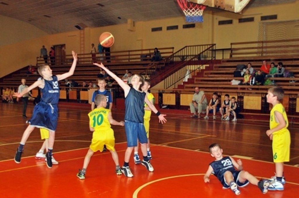 Sporta skolas «Dartija» telpās Misas vidusskolas, «Dartija» sākumskolas un Bauskas 1. vidusskolas 2000. gadā dzimuši un jaunāki sportisti 27. aprīlī tikās minibasketbola turnīrā ar saviem vienaudžiem no Zemgales reģiona skolām.
Pirmās...
Autors: Uldis Varnevičs