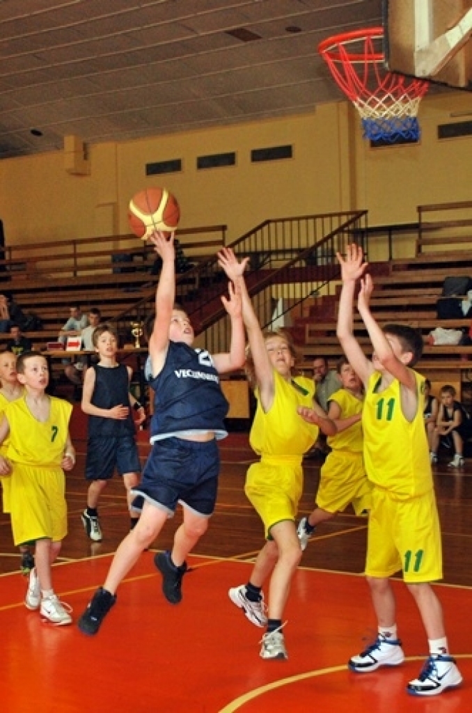 Sporta skolas «Dartija» telpās Misas vidusskolas, «Dartija» sākumskolas un Bauskas 1. vidusskolas 2000. gadā dzimuši un jaunāki sportisti 27. aprīlī tikās minibasketbola turnīrā ar saviem vienaudžiem no Zemgales reģiona skolām.
Pirmās...
Autors: Uldis Varnevičs