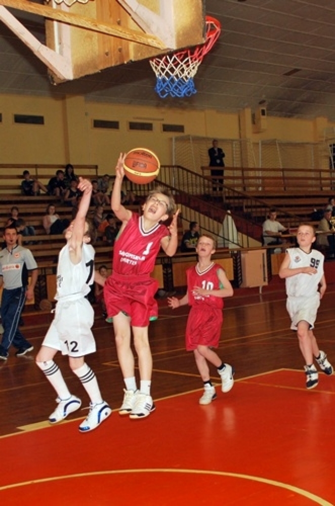 Sporta skolas «Dartija» telpās Misas vidusskolas, «Dartija» sākumskolas un Bauskas 1. vidusskolas 2000. gadā dzimuši un jaunāki sportisti 27. aprīlī tikās minibasketbola turnīrā ar saviem vienaudžiem no Zemgales reģiona skolām.
Pirmās...
Autors: Uldis Varnevičs