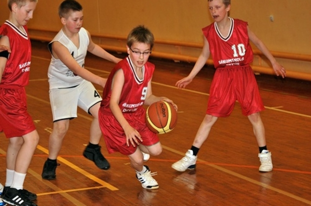 Sporta skolas «Dartija» telpās Misas vidusskolas, «Dartija» sākumskolas un Bauskas 1. vidusskolas 2000. gadā dzimuši un jaunāki sportisti 27. aprīlī tikās minibasketbola turnīrā ar saviem vienaudžiem no Zemgales reģiona skolām.
Pirmās...
Autors: Uldis Varnevičs
