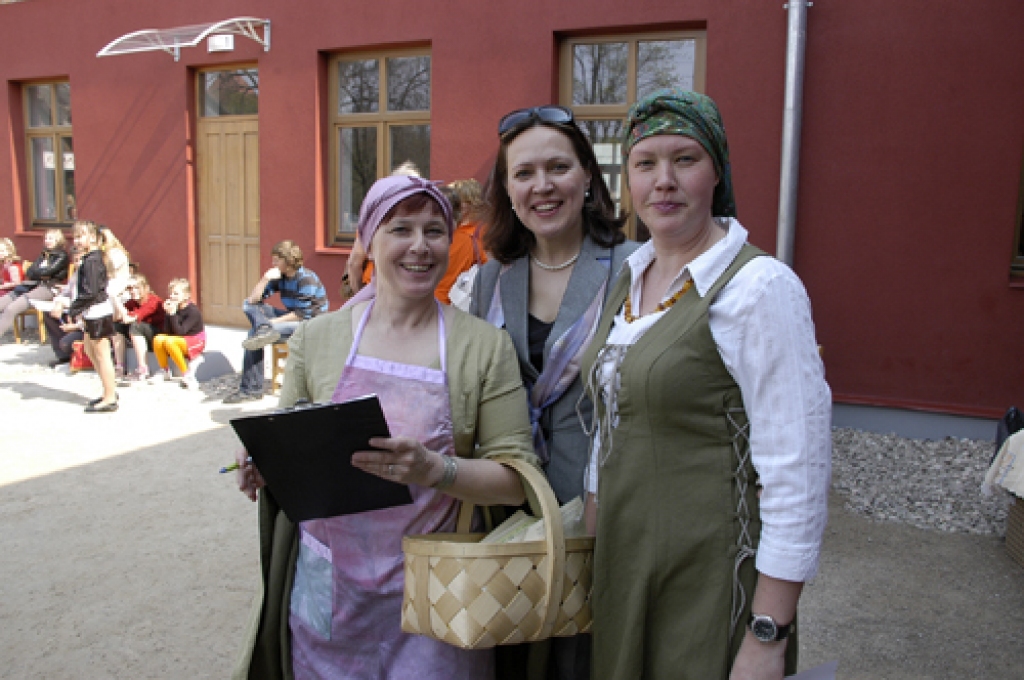 Vizuālās un lietišķās mākslas konkursa «Lietas un tēli» Zemgales reģiona noslēguma pasākumā Bauskā 27. aprīlī ieradās ap 300 skolēnu.
Autors: Ivars Bogdanovs