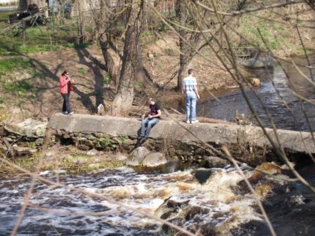 Šogad Lieldienu svinēšana Iecavā ritēja gan līksmās rotaļās ar Vinniju Pūku un viņa draugiem pie kultūras nama, gan sportiskā laivošanas atpūtā pie upes.
Autors: Antra Ērgle