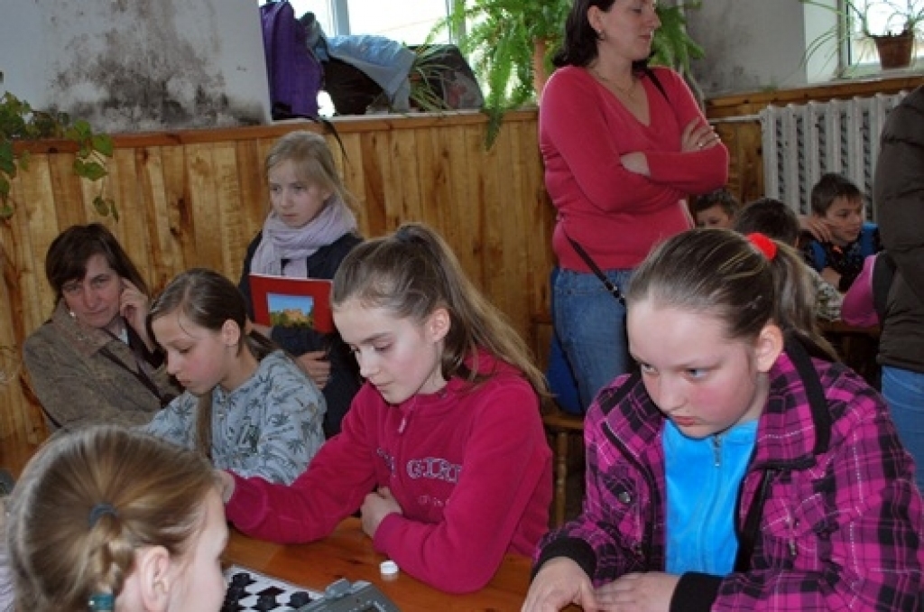 Latvijas Skolu sporta federācijas rīkotās skolu 64. spartakiādes dambretes finālsacensības notika pagājušajā nedēļā Bauskas 1. vidusskolā. Uz šīm cīņām ieradās 50 komandu, kopā 150 dambretistu no 24 skolām. Dalībnieki sacentās trīs vecuma...
Autors: Uldis Varnevičs