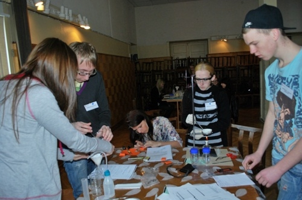 Bauskas 1. vidusskolā 16. aprīlī notika zinātņu ietilpīgās ražošanas simulācijas spēle «Fabrikants» vidusskolēniem.
Spēles laikā tiek modelēti ražošanas procesi, atklājot skolā apgūto dabaszinātņu un matemātikas zināšanu lietojumu un...
Autors: Uldis Varnevičs