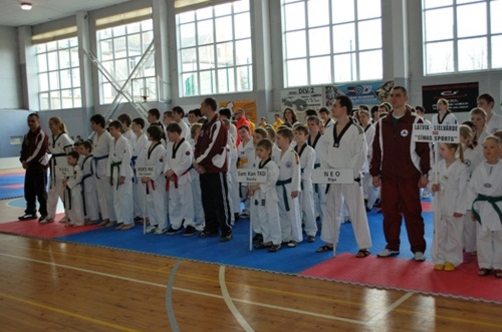 Latvijas Teikvondo kaujas mākslas federācijas atklātais čempionāts «Bauskas kauss 2011» notika 16. aprīlī sporta namā «Mēmele». Kopā ar Bauskas «Sam Kan TKD» kluba biedriem piedalījās arī viesi no «Sports PRO», «NEO», «Hadl», «Taifūns»...
Autors: Uldis Varnevičs