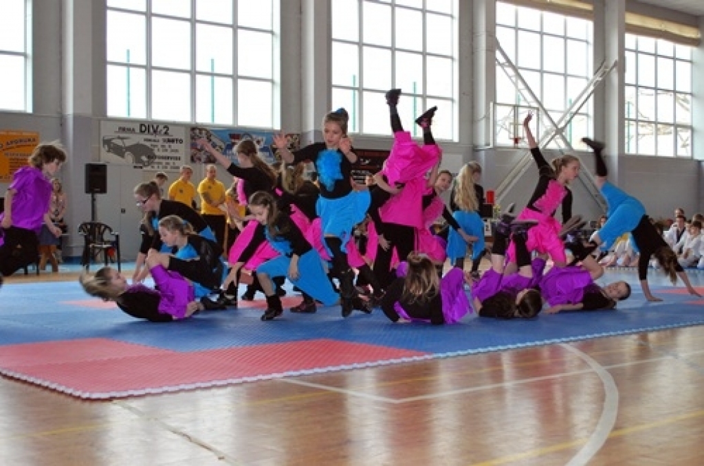 Latvijas Teikvondo kaujas mākslas federācijas atklātais čempionāts «Bauskas kauss 2011» notika 16. aprīlī sporta namā «Mēmele». Kopā ar Bauskas «Sam Kan TKD» kluba biedriem piedalījās arī viesi no «Sports PRO», «NEO», «Hadl», «Taifūns»...
Autors: Uldis Varnevičs