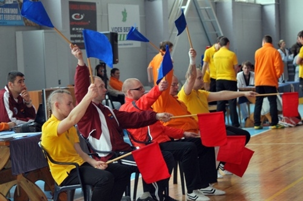 Latvijas Teikvondo kaujas mākslas federācijas atklātais čempionāts «Bauskas kauss 2011» notika 16. aprīlī sporta namā «Mēmele». Kopā ar Bauskas «Sam Kan TKD» kluba biedriem piedalījās arī viesi no «Sports PRO», «NEO», «Hadl», «Taifūns»...
Autors: Uldis Varnevičs