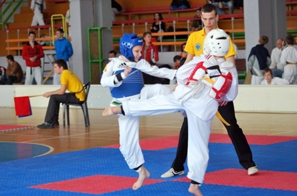 Latvijas Teikvondo kaujas mākslas federācijas atklātais čempionāts «Bauskas kauss 2011» notika 16. aprīlī sporta namā «Mēmele». Kopā ar Bauskas «Sam Kan TKD» kluba biedriem piedalījās arī viesi no «Sports PRO», «NEO», «Hadl», «Taifūns»...
Autors: Uldis Varnevičs
