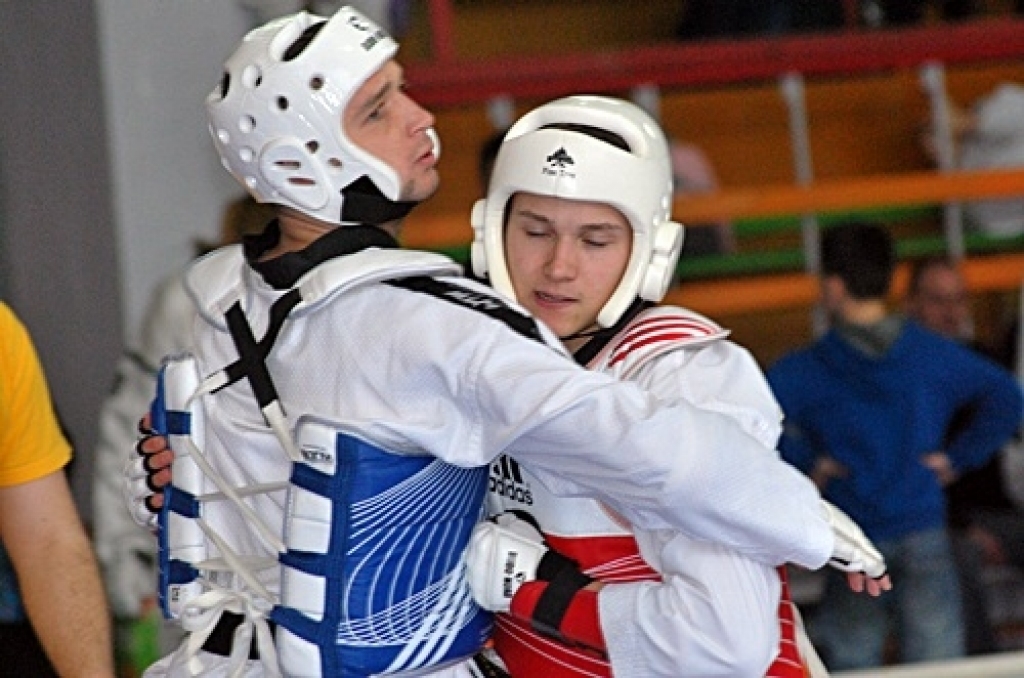 Latvijas Teikvondo kaujas mākslas federācijas atklātais čempionāts «Bauskas kauss 2011» notika 16. aprīlī sporta namā «Mēmele». Kopā ar Bauskas «Sam Kan TKD» kluba biedriem piedalījās arī viesi no «Sports PRO», «NEO», «Hadl», «Taifūns»...
Autors: Uldis Varnevičs