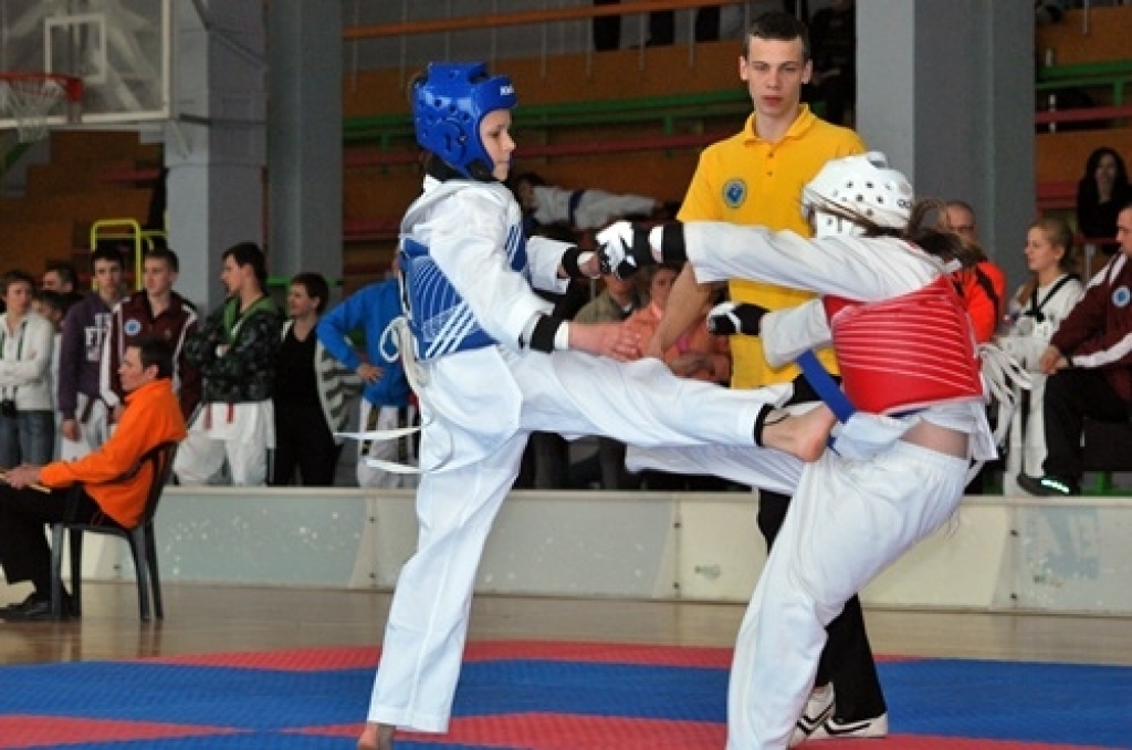 Latvijas Teikvondo kaujas mākslas federācijas atklātais čempionāts «Bauskas kauss 2011» notika 16. aprīlī sporta namā «Mēmele». Kopā ar Bauskas «Sam Kan TKD» kluba biedriem piedalījās arī viesi no «Sports PRO», «NEO», «Hadl», «Taifūns»...
Autors: Uldis Varnevičs
