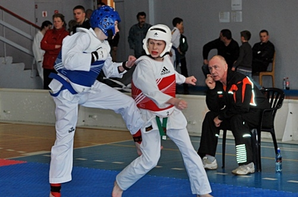 Latvijas Teikvondo kaujas mākslas federācijas atklātais čempionāts «Bauskas kauss 2011» notika 16. aprīlī sporta namā «Mēmele». Kopā ar Bauskas «Sam Kan TKD» kluba biedriem piedalījās arī viesi no «Sports PRO», «NEO», «Hadl», «Taifūns»...
Autors: Uldis Varnevičs