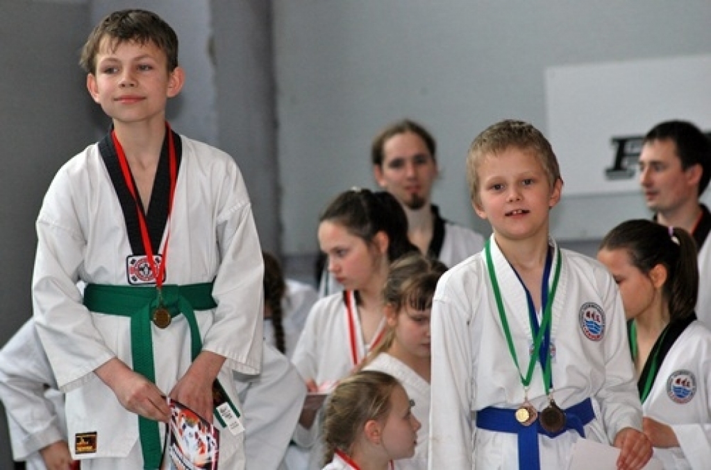 Latvijas Teikvondo kaujas mākslas federācijas atklātais čempionāts «Bauskas kauss 2011» notika 16. aprīlī sporta namā «Mēmele». Kopā ar Bauskas «Sam Kan TKD» kluba biedriem piedalījās arī viesi no «Sports PRO», «NEO», «Hadl», «Taifūns»...
Autors: Uldis Varnevičs