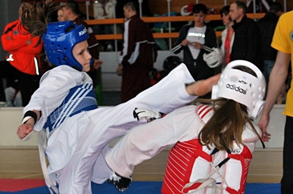 Latvijas Teikvondo kaujas mākslas federācijas atklātais čempionāts «Bauskas kauss 2011» notika 16. aprīlī sporta namā «Mēmele». Kopā ar Bauskas «Sam Kan TKD» kluba biedriem piedalījās arī viesi no «Sports PRO», «NEO», «Hadl», «Taifūns»...
Autors: Uldis Varnevičs