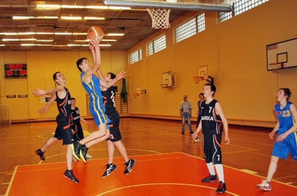 Bauskas un Iecavas novada sporta skolu audzēkņi 11. aprīlī Iecavas sporta namā «Dartija» tikās «Swedbank» Latvijas Jaunatnes basketbola līgas spēlē. U-14 grupā uzvarēja «Bauskas» komanda ar rezultātu 57:47. Līdzīgu panākumu baušķenieki...
Autors: Uldis Varnevičs