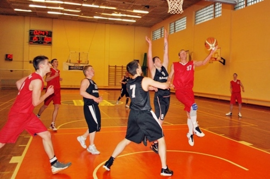 Bauskas un Iecavas novada sporta skolu audzēkņi 11. aprīlī Iecavas sporta namā «Dartija» tikās «Swedbank» Latvijas Jaunatnes basketbola līgas spēlē. U-14 grupā uzvarēja «Bauskas» komanda ar rezultātu 57:47. Līdzīgu panākumu baušķenieki...
Autors: Uldis Varnevičs