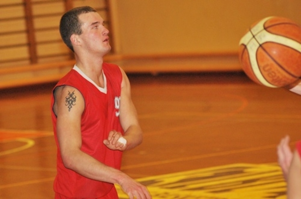 Bauskas un Iecavas novada sporta skolu audzēkņi 11. aprīlī Iecavas sporta namā «Dartija» tikās «Swedbank» Latvijas Jaunatnes basketbola līgas spēlē. U-14 grupā uzvarēja «Bauskas» komanda ar rezultātu 57:47. Līdzīgu panākumu baušķenieki...
Autors: Uldis Varnevičs