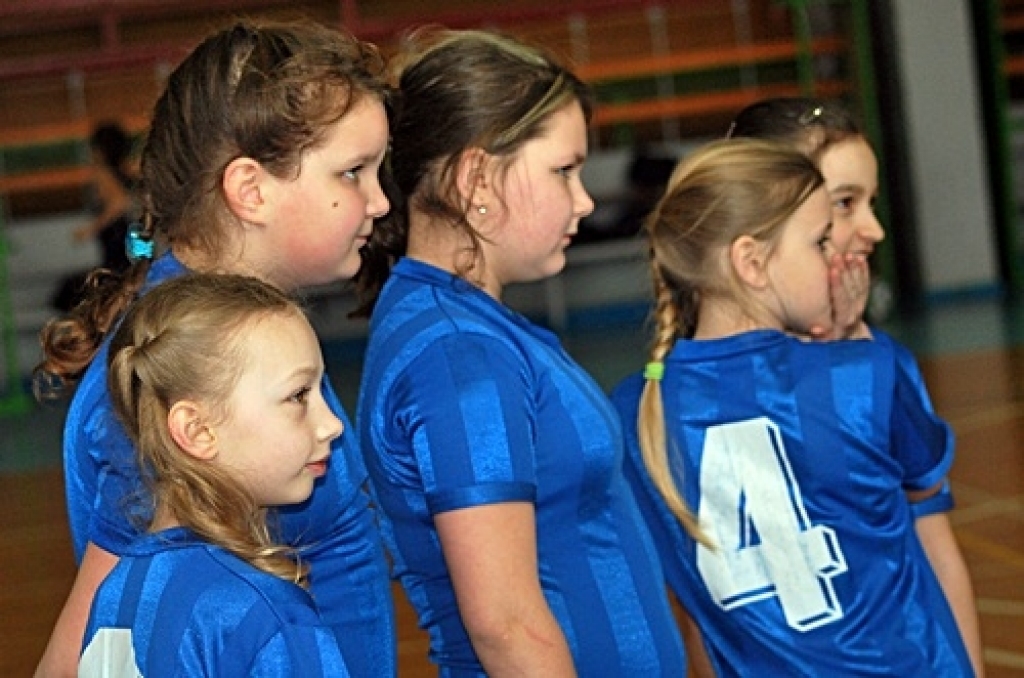 Sporta namā «Mēmele» 8. aprīlī uz Bauskas novada Bērnu un jaunatnes sporta skolas rīkotām sacensībām ieradās 2000. gadā dzimuši un jaunāki basketbolisti.
Meiteņu grupā startēja divas komandas. Vecumnieku vidusskolas jaunās basketbolistes...
Autors: Uldis Varnevičs