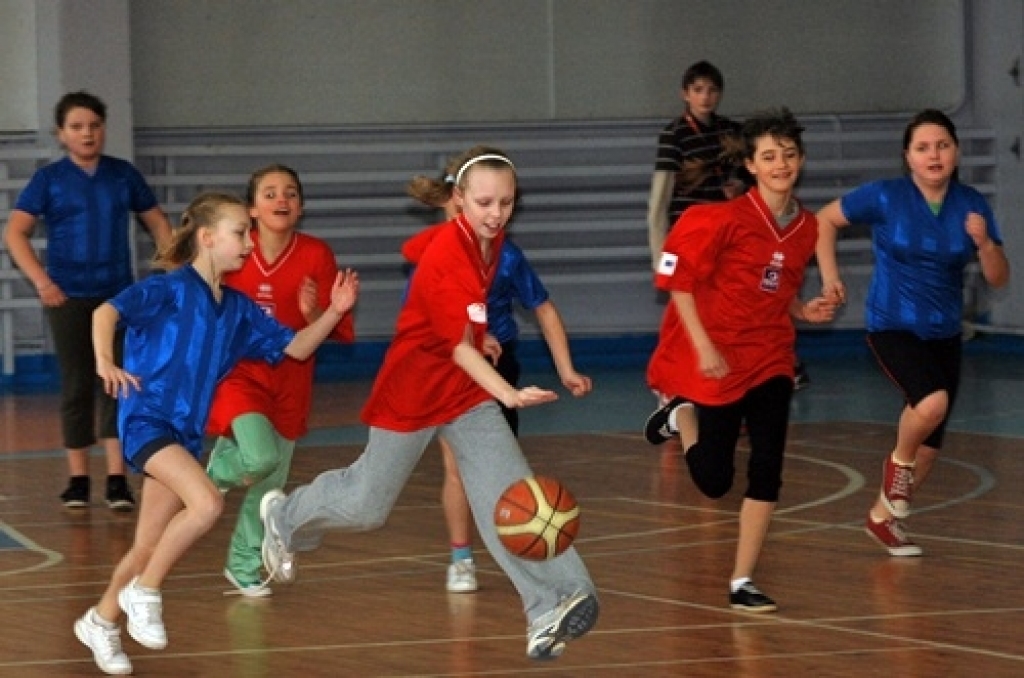 Sporta namā «Mēmele» 8. aprīlī uz Bauskas novada Bērnu un jaunatnes sporta skolas rīkotām sacensībām ieradās 2000. gadā dzimuši un jaunāki basketbolisti.
Meiteņu grupā startēja divas komandas. Vecumnieku vidusskolas jaunās basketbolistes...
Autors: Uldis Varnevičs