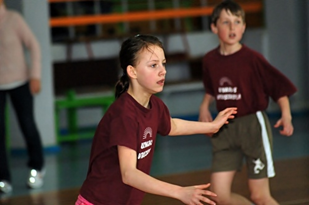 Sporta namā «Mēmele» 8. aprīlī uz Bauskas novada Bērnu un jaunatnes sporta skolas rīkotām sacensībām ieradās 2000. gadā dzimuši un jaunāki basketbolisti.
Meiteņu grupā startēja divas komandas. Vecumnieku vidusskolas jaunās basketbolistes...
Autors: Uldis Varnevičs