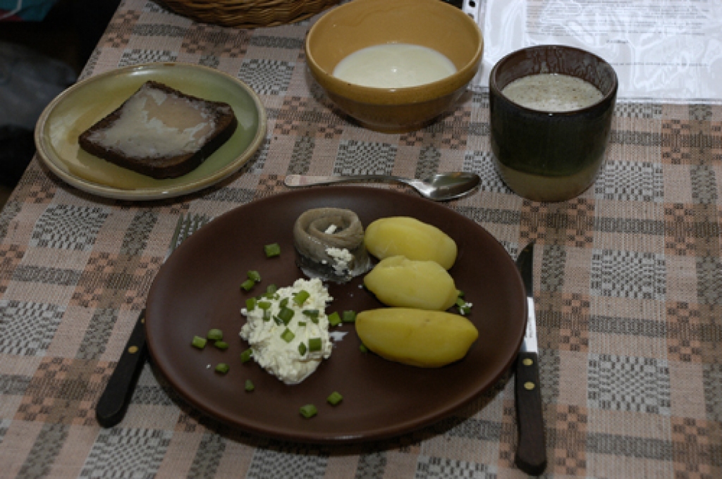 Sacensību gars, ēdiena smarža un Lielās dienas krāsas trešdien, 6. aprīlī, piepildīja Bauskas pamatskolas zāli. Mājturības konkursā «Ēdīsim un dzīvosim veselīgi» piedalījās septīto klašu audzēkņi no Bauskas un Rundāles novada 11...
Autors: Ivars Bogdanovs