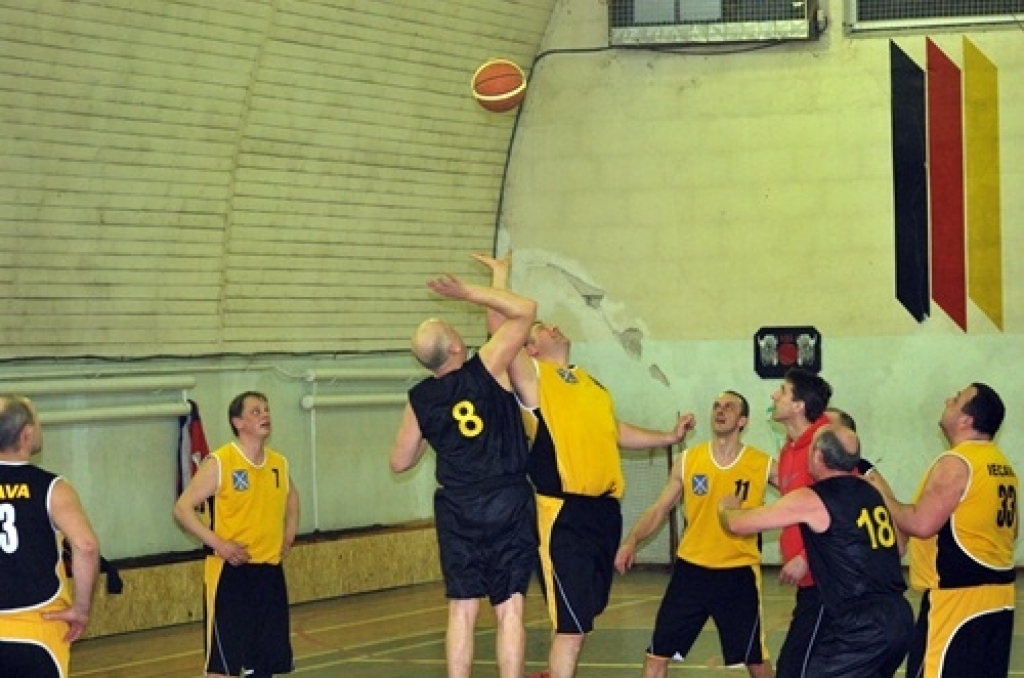 6. aprīlī noslēdzās Bauskas novada atklātais čempionāts veterāniem basketbolā. Kā ierasts – uzvarēja viesi no Iecavas.
Autors: Uldis Varnevičs