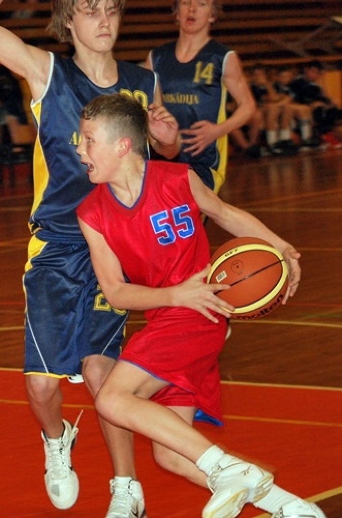 Pagājušās nedēļas nogalē un šīs nedēļas sākumā Swedbank Latvijas jaunatnes basketbola līgā mūsu novadu komandas aizvadījušas vairākas spēles. Tā liecina portāla 'basket.lv' dati.
«Iecava/Vecumnieki» U-19 komanda 2. aprīlī ar 84:71...
Autors: Uldis Varnevičs