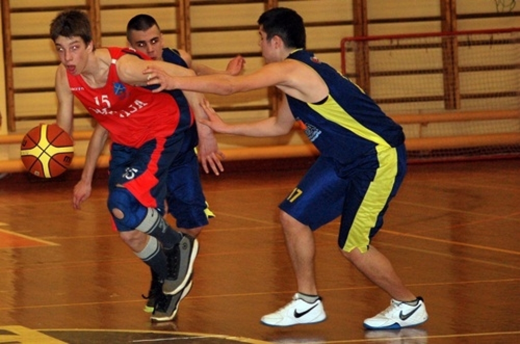 Pagājušās nedēļas nogalē un šīs nedēļas sākumā Swedbank Latvijas jaunatnes basketbola līgā mūsu novadu komandas aizvadījušas vairākas spēles. Tā liecina portāla 'basket.lv' dati.
«Iecava/Vecumnieki» U-19 komanda 2. aprīlī ar 84:71...
Autors: Uldis Varnevičs