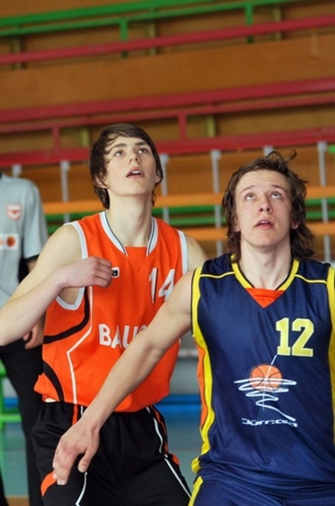 Pagājušās nedēļas nogalē un šīs nedēļas sākumā Swedbank Latvijas jaunatnes basketbola līgā mūsu novadu komandas aizvadījušas vairākas spēles. Tā liecina portāla 'basket.lv' dati.
«Iecava/Vecumnieki» U-19 komanda 2. aprīlī ar 84:71...
Autors: Uldis Varnevičs