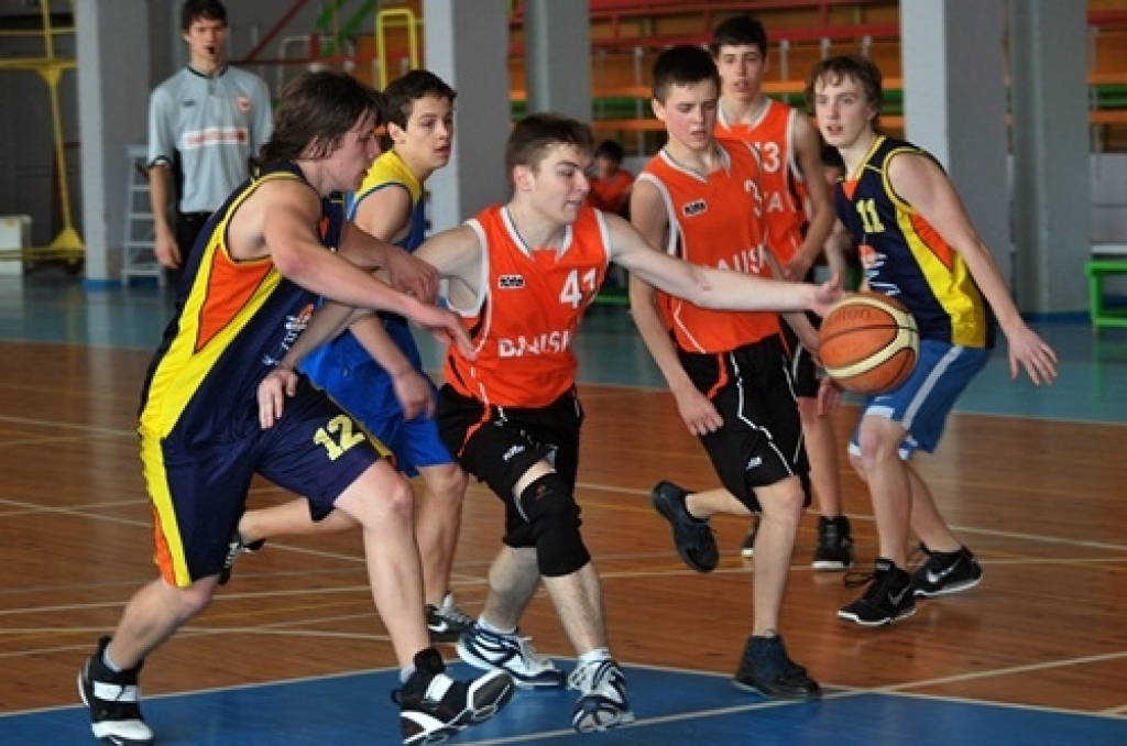 Pagājušās nedēļas nogalē un šīs nedēļas sākumā Swedbank Latvijas jaunatnes basketbola līgā mūsu novadu komandas aizvadījušas vairākas spēles. Tā liecina portāla 'basket.lv' dati.
«Iecava/Vecumnieki» U-19 komanda 2. aprīlī ar 84:71...
Autors: Uldis Varnevičs
