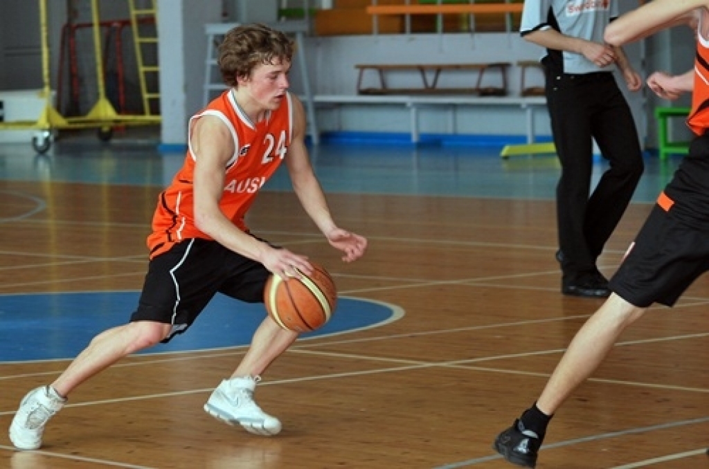Pagājušās nedēļas nogalē un šīs nedēļas sākumā Swedbank Latvijas jaunatnes basketbola līgā mūsu novadu komandas aizvadījušas vairākas spēles. Tā liecina portāla 'basket.lv' dati.
«Iecava/Vecumnieki» U-19 komanda 2. aprīlī ar 84:71...
Autors: Uldis Varnevičs