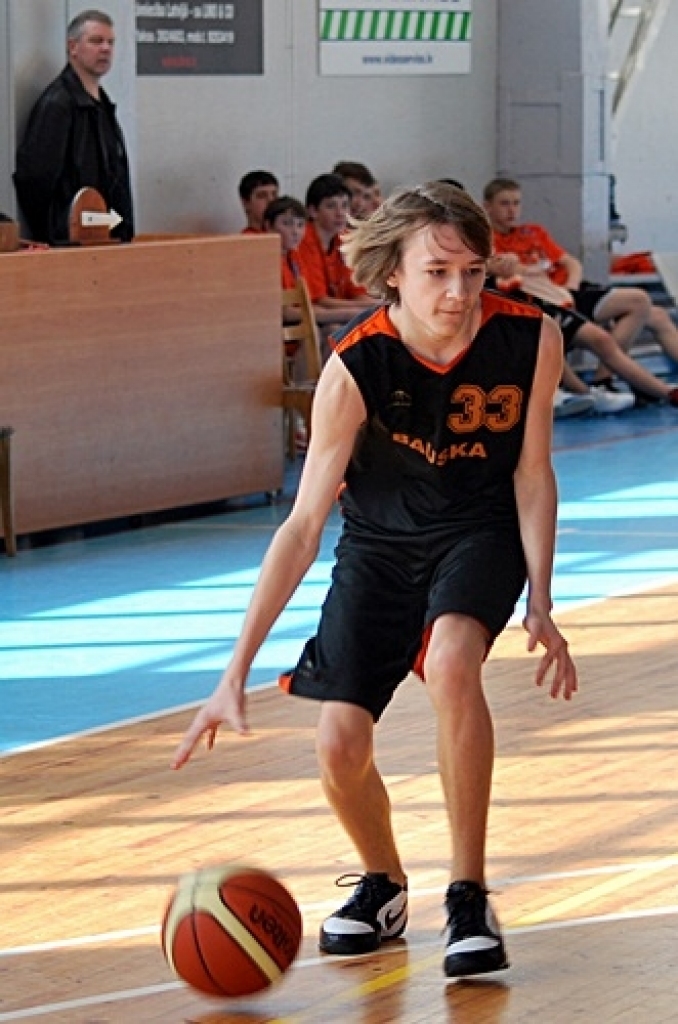 Pagājušās nedēļas nogalē un šīs nedēļas sākumā Swedbank Latvijas jaunatnes basketbola līgā mūsu novadu komandas aizvadījušas vairākas spēles. Tā liecina portāla 'basket.lv' dati.
«Iecava/Vecumnieki» U-19 komanda 2. aprīlī ar 84:71...
Autors: Uldis Varnevičs