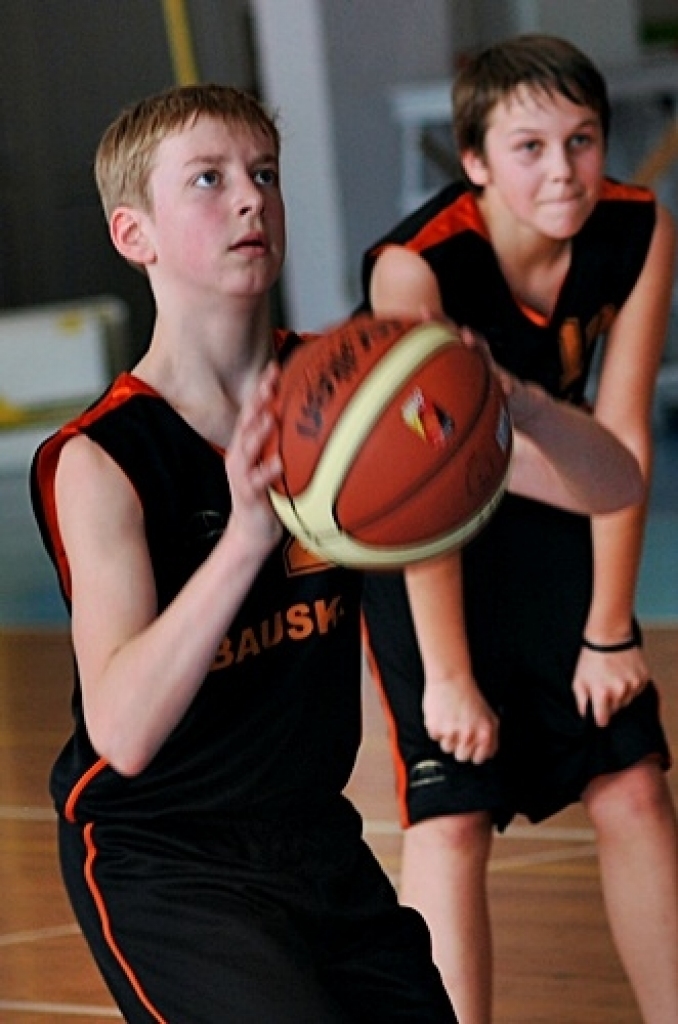 Pagājušās nedēļas nogalē un šīs nedēļas sākumā Swedbank Latvijas jaunatnes basketbola līgā mūsu novadu komandas aizvadījušas vairākas spēles. Tā liecina portāla 'basket.lv' dati.
«Iecava/Vecumnieki» U-19 komanda 2. aprīlī ar 84:71...
Autors: Uldis Varnevičs