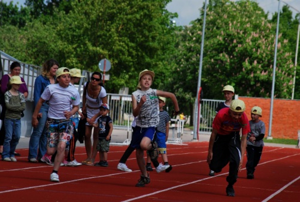 Sestdien, 28. maijā, Bauskas novada sporta bāzē risinājās daudzbērnu un maznodrošināto ģimeņu bērniem veltīti sporta svētki, ko organizēja Pestīšanas Armijas Bauskas korpusa pensionāru un invalīdu sporta grupa "Zvaigzne". Dažādajās...
Autors: Kristaps Ābelnieks