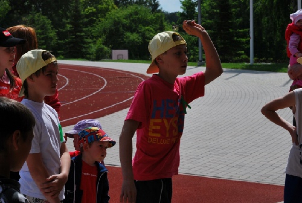Sestdien, 28. maijā, Bauskas novada sporta bāzē risinājās daudzbērnu un maznodrošināto ģimeņu bērniem veltīti sporta svētki, ko organizēja Pestīšanas Armijas Bauskas korpusa pensionāru un invalīdu sporta grupa "Zvaigzne". Dažādajās...
Autors: Kristaps Ābelnieks