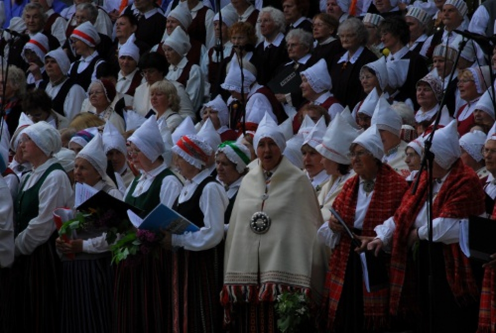 Sestdien, 28. maijā, Bauskas pilskalna estrādē risinājās 41. Latvijas senioru koru Dziesmu svētki. Tie pulcēja 12 sieviešu un 28 jauktos korus no Bauskas, Rēzeknes, Limbažiem, Balviem, Kokneses, Ogres, Talsiem, Rīgas, Jelgavas, Lubānas,...
Autors: Kristaps Ābelnieks