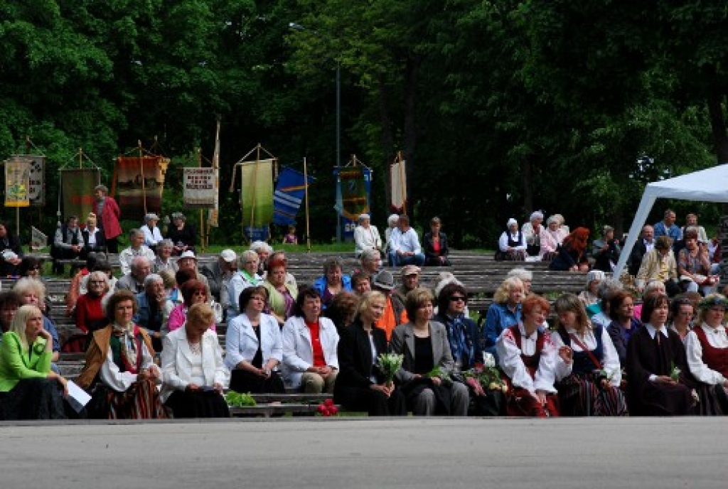 Sestdien, 28. maijā, Bauskas pilskalna estrādē risinājās 41. Latvijas senioru koru Dziesmu svētki. Tie pulcēja 12 sieviešu un 28 jauktos korus no Bauskas, Rēzeknes, Limbažiem, Balviem, Kokneses, Ogres, Talsiem, Rīgas, Jelgavas, Lubānas,...
Autors: Kristaps Ābelnieks