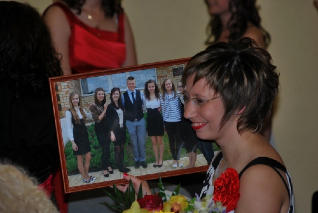 Piektdien, 27. maijā, diplomu par Bauskas mūzikas skolas absolvēšanu saņēma 18 talantīgi jaunieši. Pēc tam, kad ģimenes, radi un draugi absolventus bija apsveikuši, skolēni un vecāki pateicās pedagogiem. Lai parādītu, kā mūzika tiktu...
Autors: Kristaps Ābelnieks