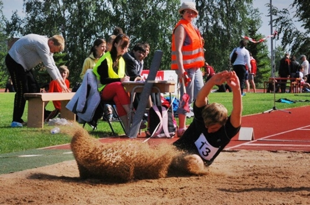 Kupls skaits sportistu ieradās Bauskas novada pašvaldības sporta bāzē 24. maija vakarā. Starp viņiem bija vairāk nekā 30 dalībnieku no Bauskas un Iecavas novada.
Latvijas vieglatlētikas kausu izcīņas posmā Bauskā treniņu sacensībās...
Autors: Uldis Varnevičs