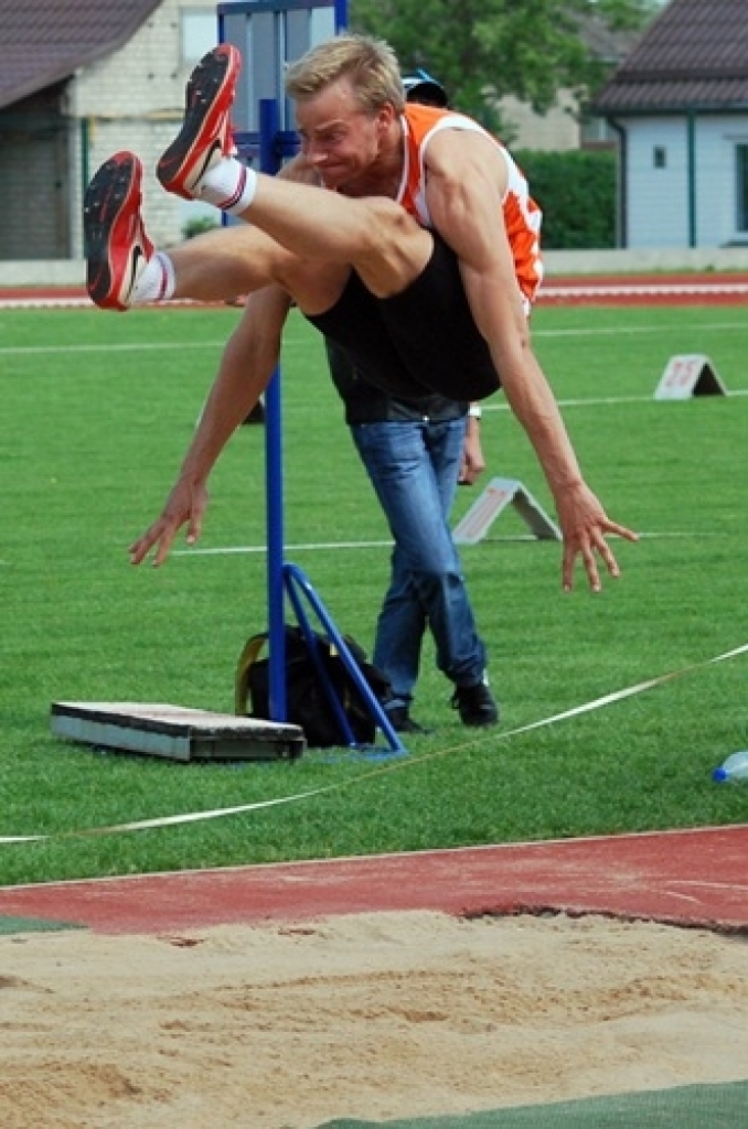 Kupls skaits sportistu ieradās Bauskas novada pašvaldības sporta bāzē 24. maija vakarā. Starp viņiem bija vairāk nekā 30 dalībnieku no Bauskas un Iecavas novada.
Latvijas vieglatlētikas kausu izcīņas posmā Bauskā treniņu sacensībās...
Autors: Uldis Varnevičs