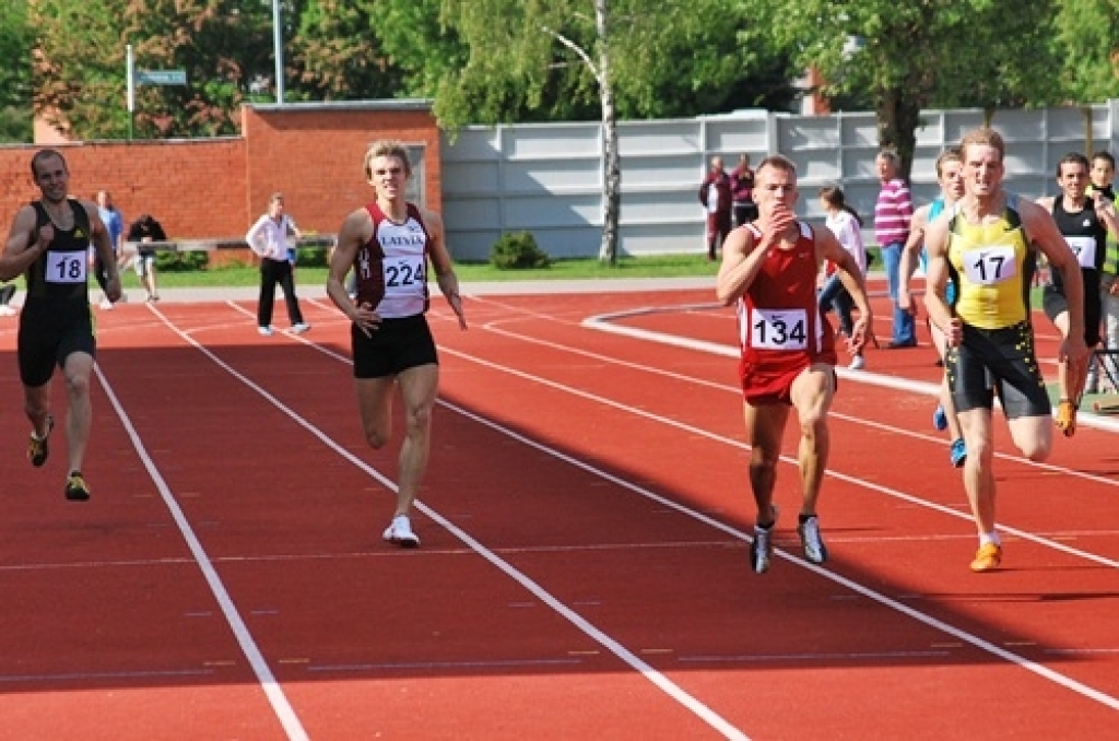 Kupls skaits sportistu ieradās Bauskas novada pašvaldības sporta bāzē 24. maija vakarā. Starp viņiem bija vairāk nekā 30 dalībnieku no Bauskas un Iecavas novada.
Latvijas vieglatlētikas kausu izcīņas posmā Bauskā treniņu sacensībās...
Autors: Uldis Varnevičs