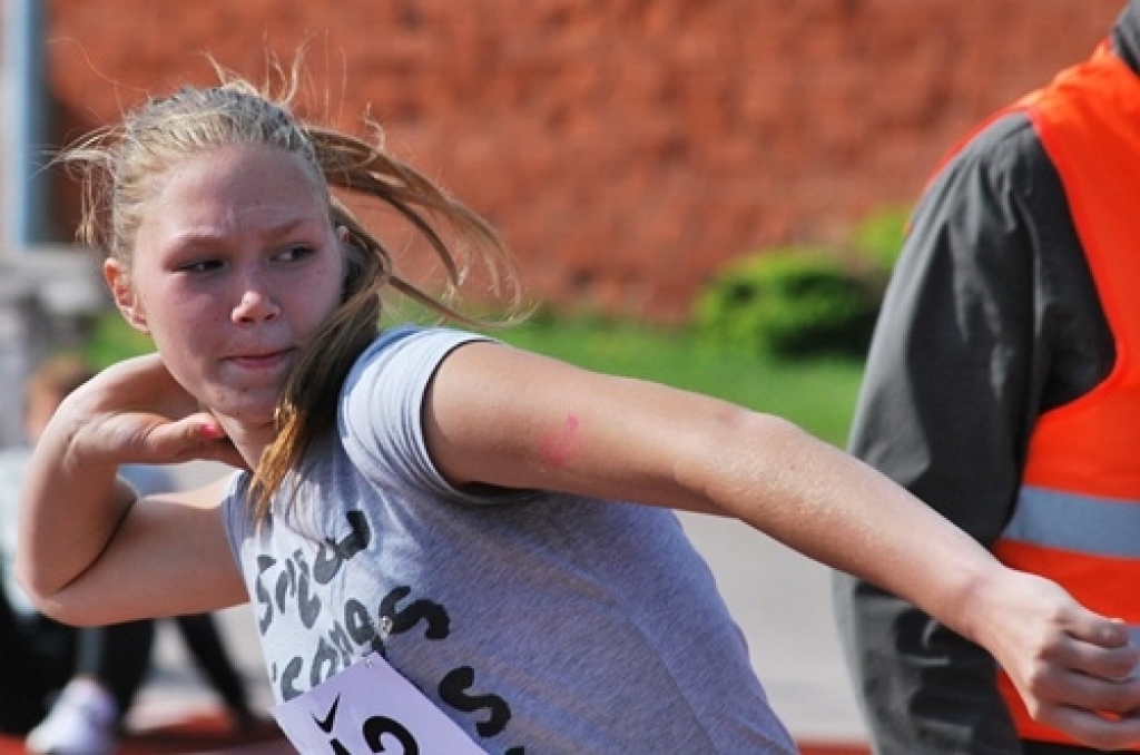 Kupls skaits sportistu ieradās Bauskas novada pašvaldības sporta bāzē 24. maija vakarā. Starp viņiem bija vairāk nekā 30 dalībnieku no Bauskas un Iecavas novada.
Latvijas vieglatlētikas kausu izcīņas posmā Bauskā treniņu sacensībās...
Autors: Uldis Varnevičs