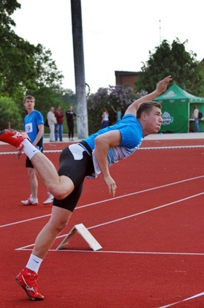 Kupls skaits sportistu ieradās Bauskas novada pašvaldības sporta bāzē 24. maija vakarā. Starp viņiem bija vairāk nekā 30 dalībnieku no Bauskas un Iecavas novada.
Latvijas vieglatlētikas kausu izcīņas posmā Bauskā treniņu sacensībās...
Autors: Uldis Varnevičs