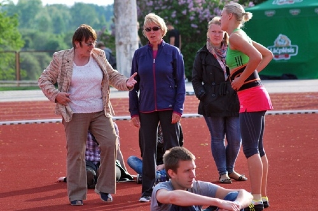 Kupls skaits sportistu ieradās Bauskas novada pašvaldības sporta bāzē 24. maija vakarā. Starp viņiem bija vairāk nekā 30 dalībnieku no Bauskas un Iecavas novada.
Latvijas vieglatlētikas kausu izcīņas posmā Bauskā treniņu sacensībās...
Autors: Uldis Varnevičs