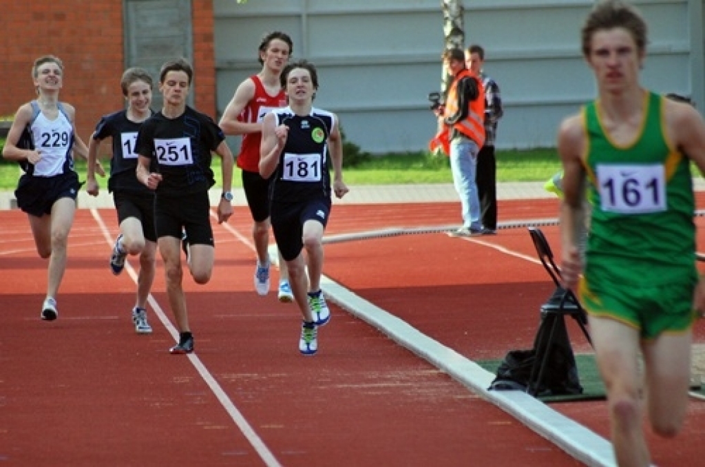 Kupls skaits sportistu ieradās Bauskas novada pašvaldības sporta bāzē 24. maija vakarā. Starp viņiem bija vairāk nekā 30 dalībnieku no Bauskas un Iecavas novada.
Latvijas vieglatlētikas kausu izcīņas posmā Bauskā treniņu sacensībās...
Autors: Uldis Varnevičs