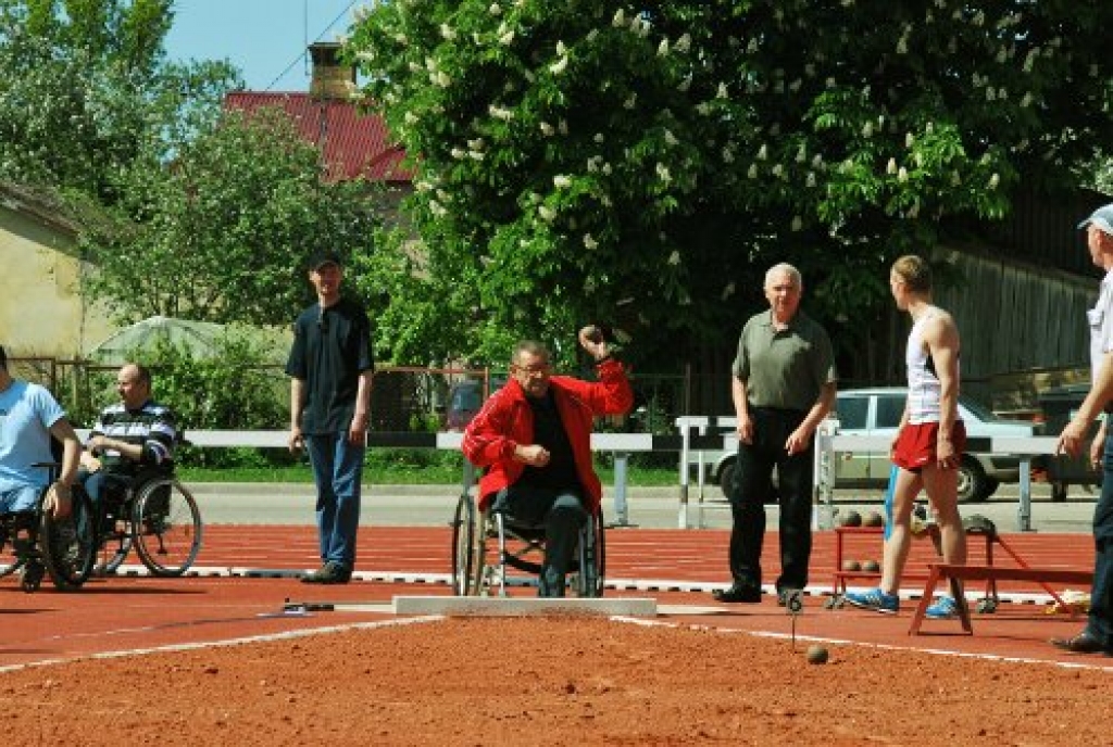 Bauskas novada pašvaldības sporta bāzē 21. maijā risinājās pavasara sporta svētki cilvēkiem ar īpašām vajadzībām. Ap 120 dalībnieku no Bauskas, Iecavas, Rundāles novada, kā arī ciemiņi no Dobeles, Siguldas un Pluņģes (Lietuva) sacentās...
Autors: Kristaps Ābelnieks